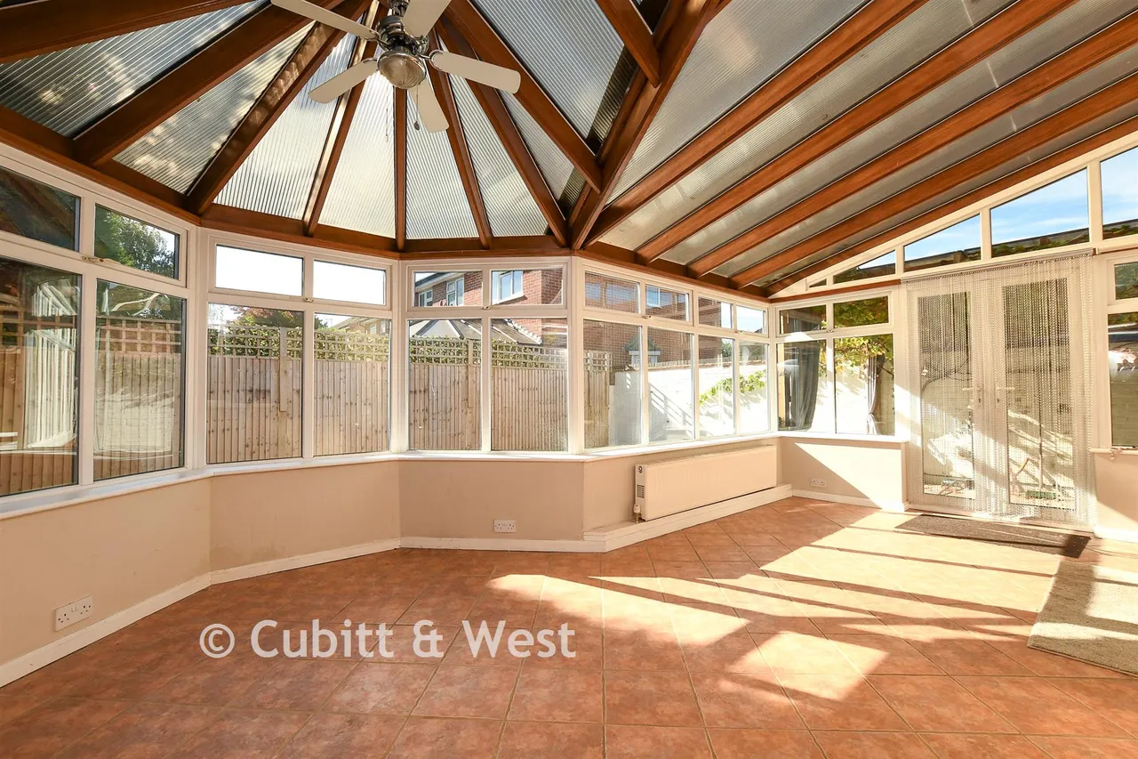 Limes Avenue, Horley, RH6, photo 7