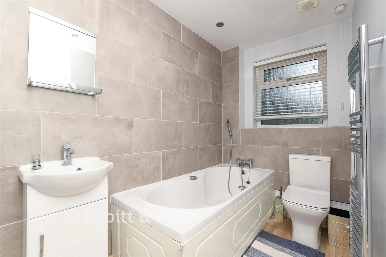 Limes Avenue, Horley, RH6, photo 17