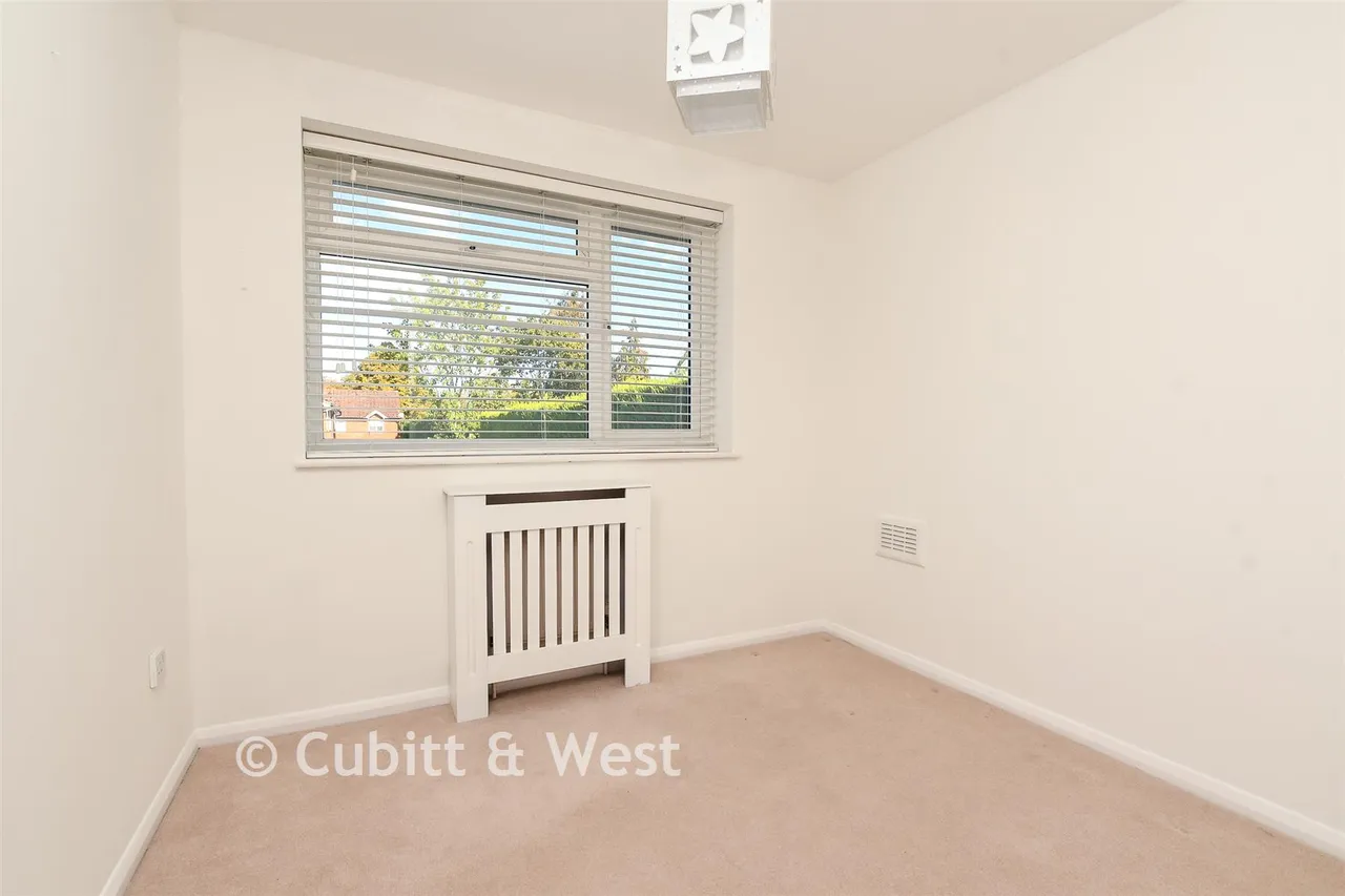 Limes Avenue, Horley, RH6, photo 16