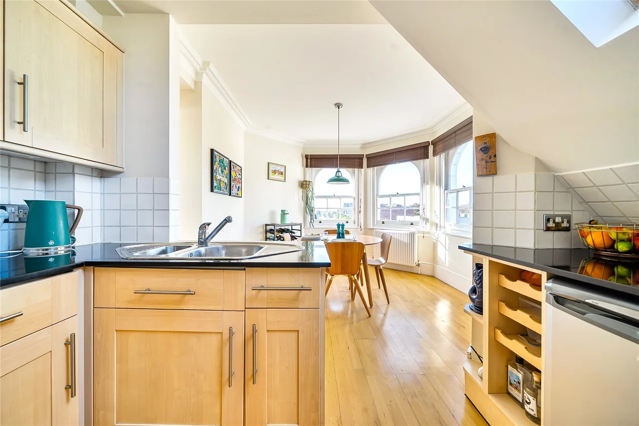 Brighton Road, Surbiton, KT6, photo 6