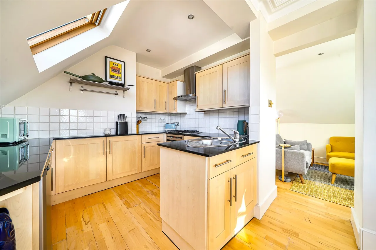 Brighton Road, Surbiton, KT6, photo 3