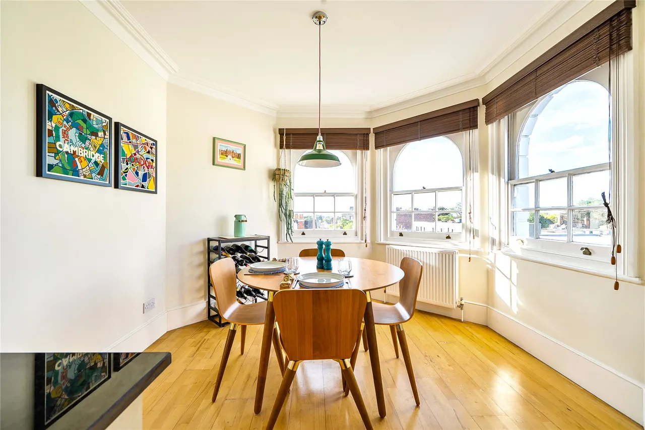 2 bed flat for sale, Brighton Road, Surbiton, KT6