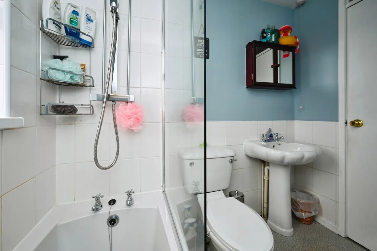 Gleneagles Drive, Kirkby-in-Ashfield, NG17, photo 12