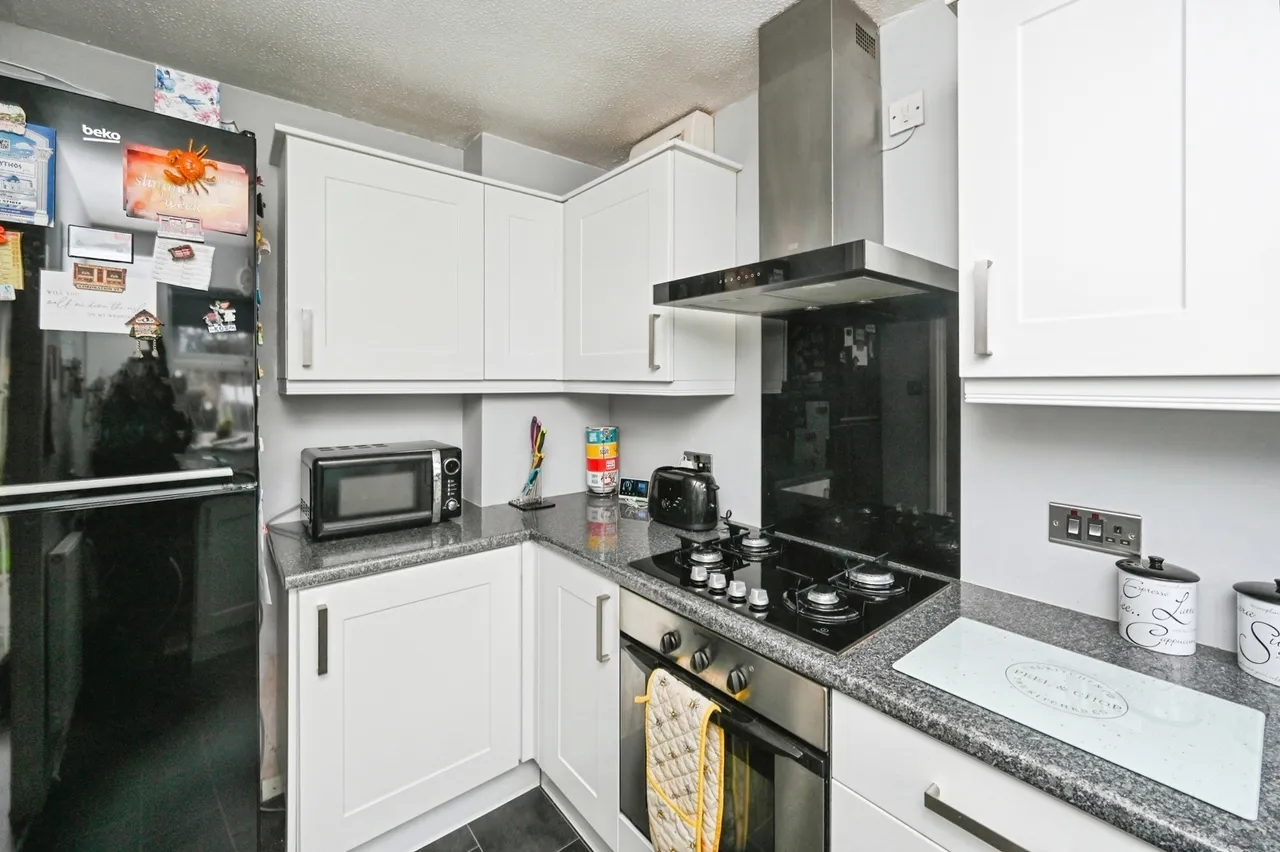Gleneagles Drive, Kirkby-in-Ashfield, NG17, photo 4