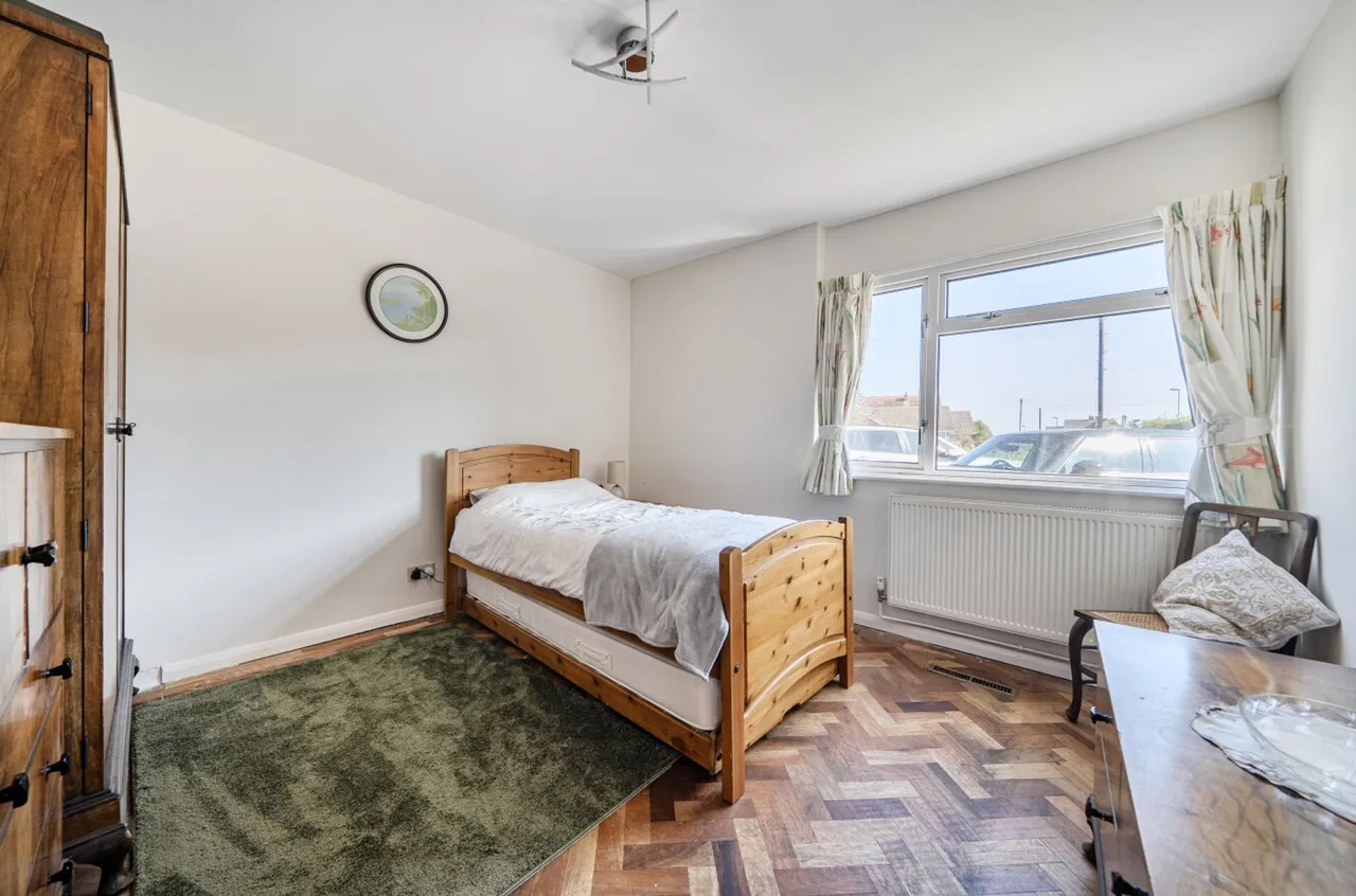 Caledon Avenue, Felpham, PO22, photo 13
