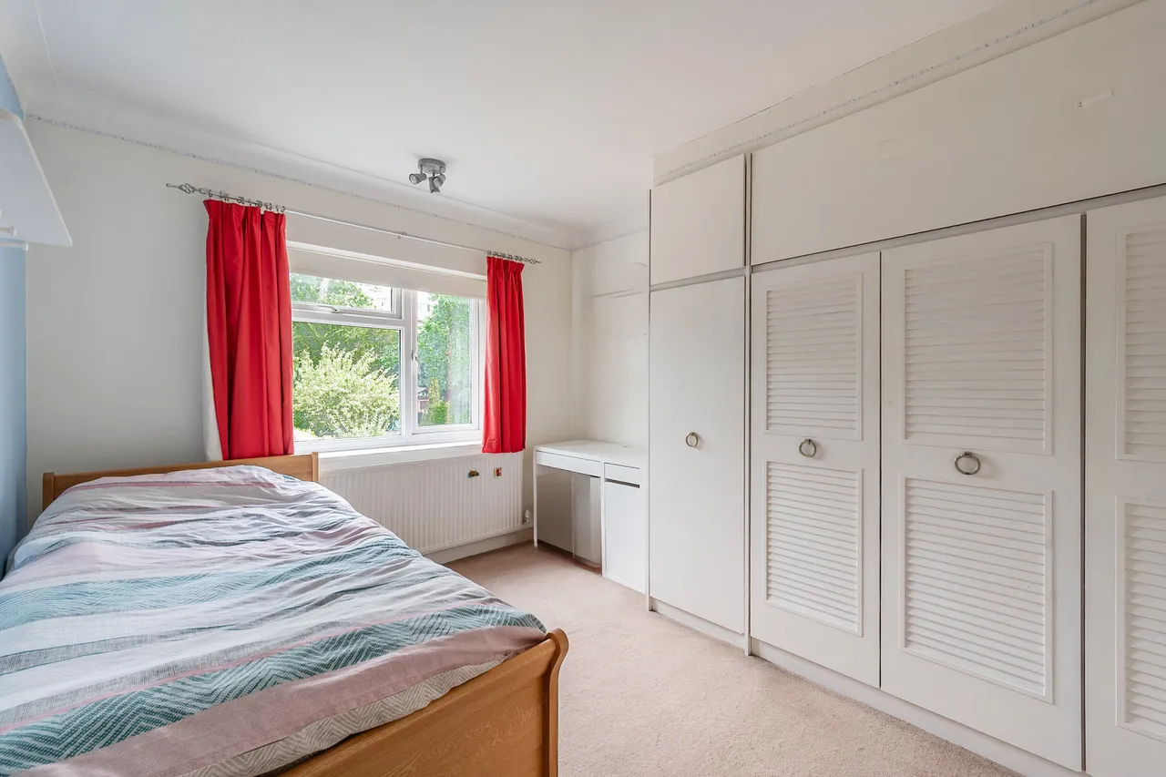14 Cavendish Drive, Edgware, photo 9