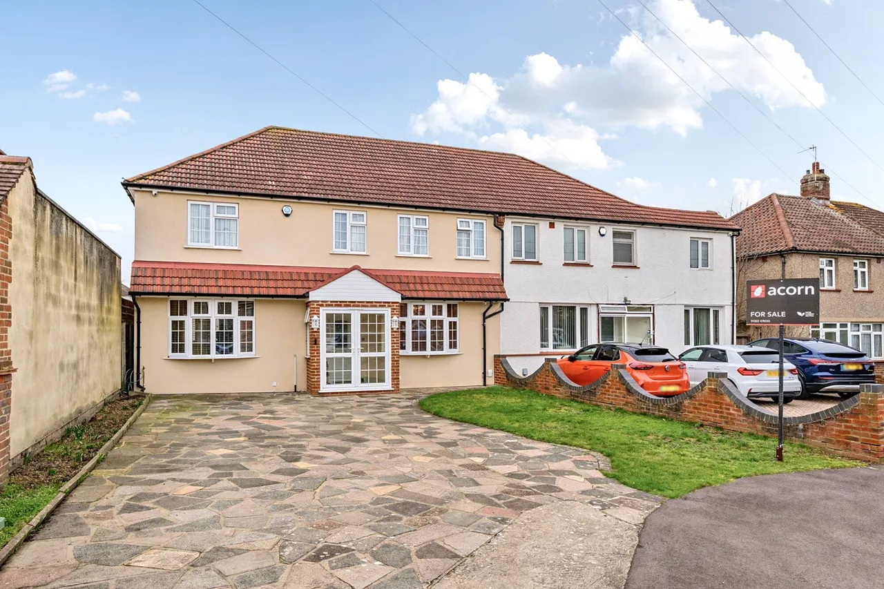 4 bed house for sale — Bellring Close, DA17
