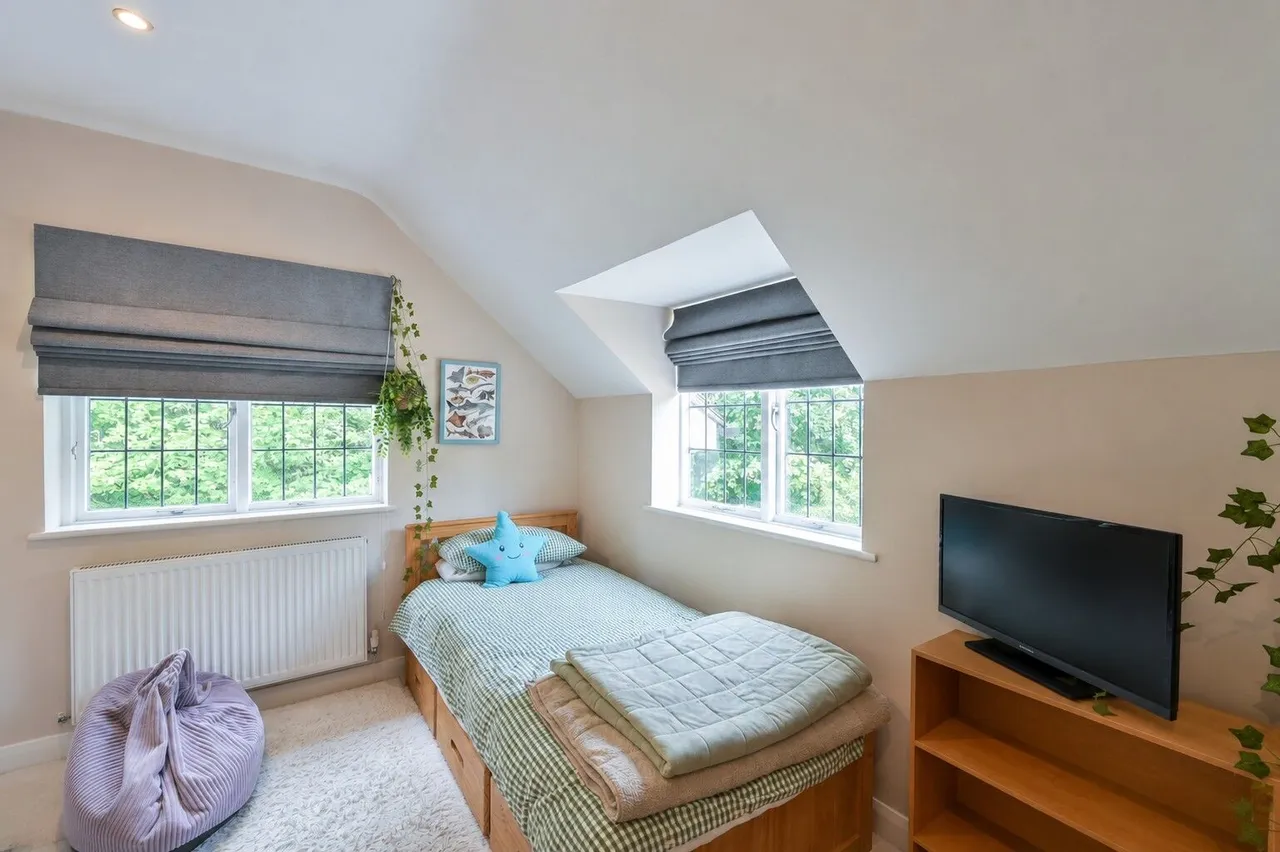 Halfacre, Priorswood, Guildford, photo 12