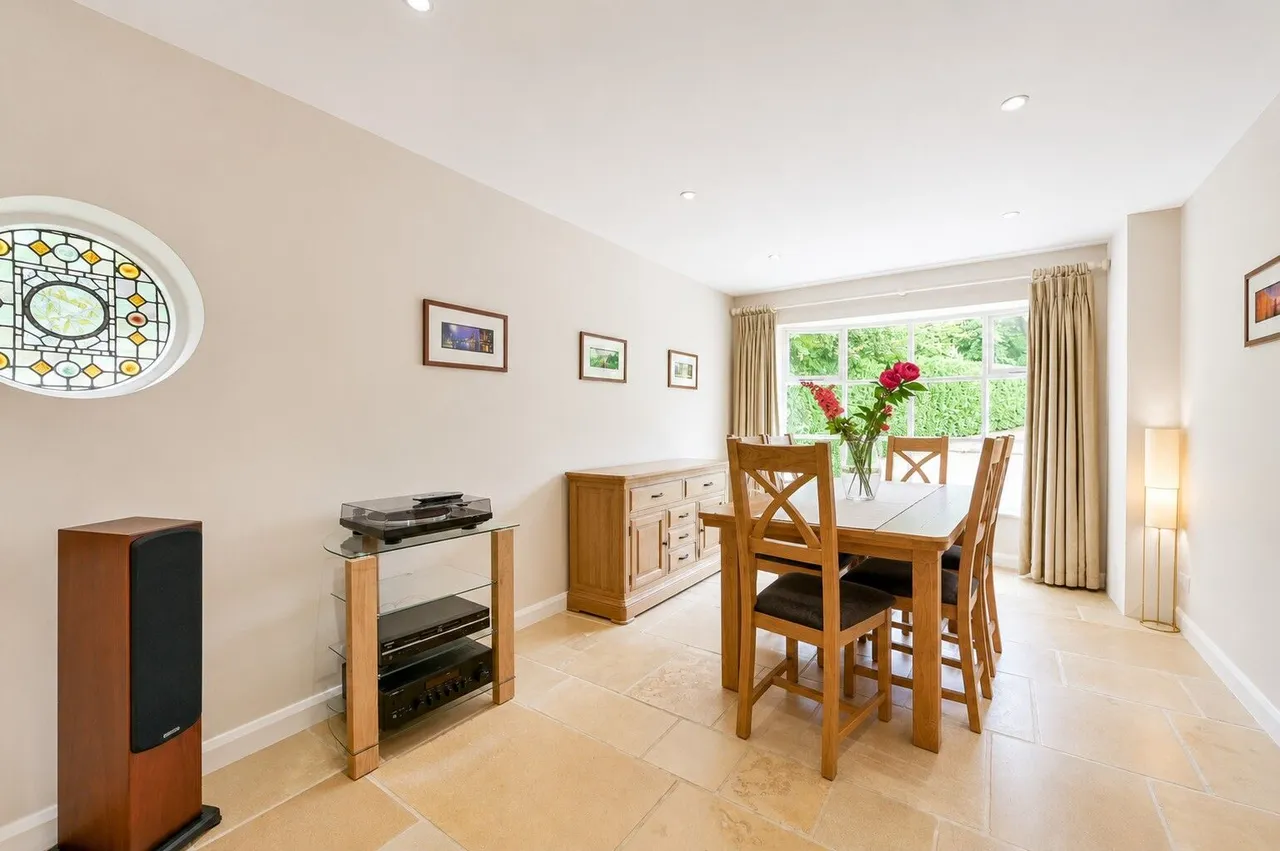 Halfacre, Priorswood, Guildford, photo 6