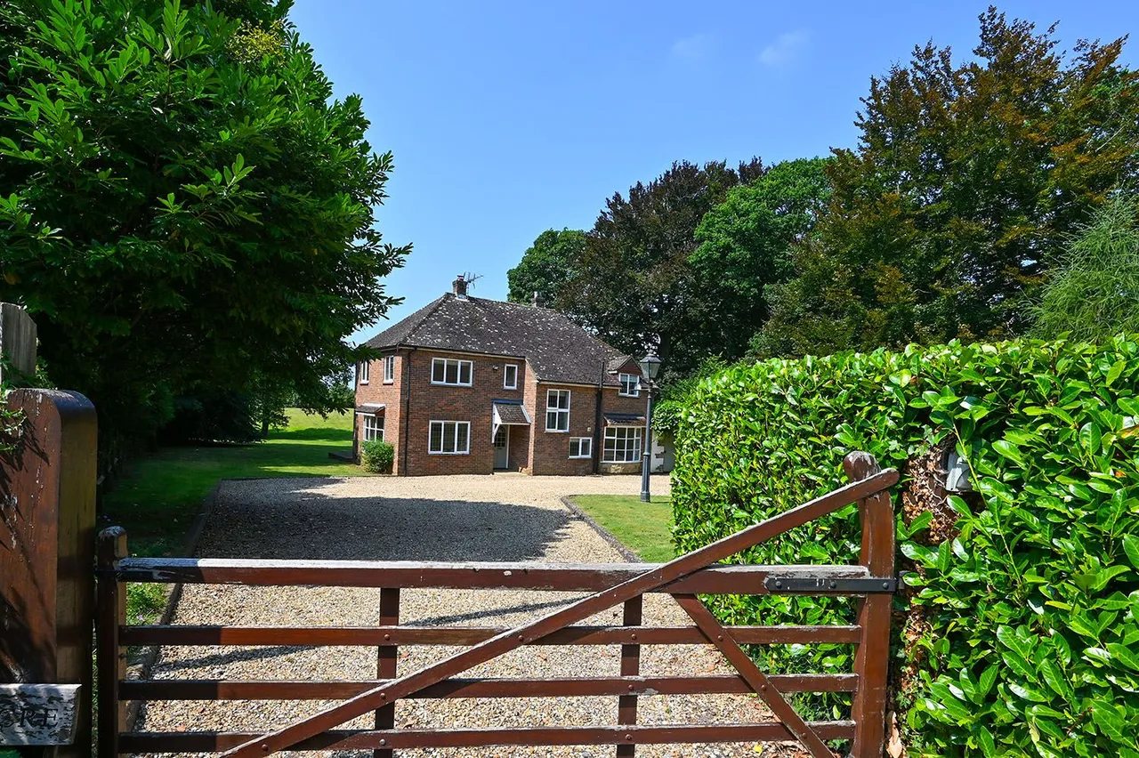4 bed house to rent — Halfacre, Priorswood, Guildford