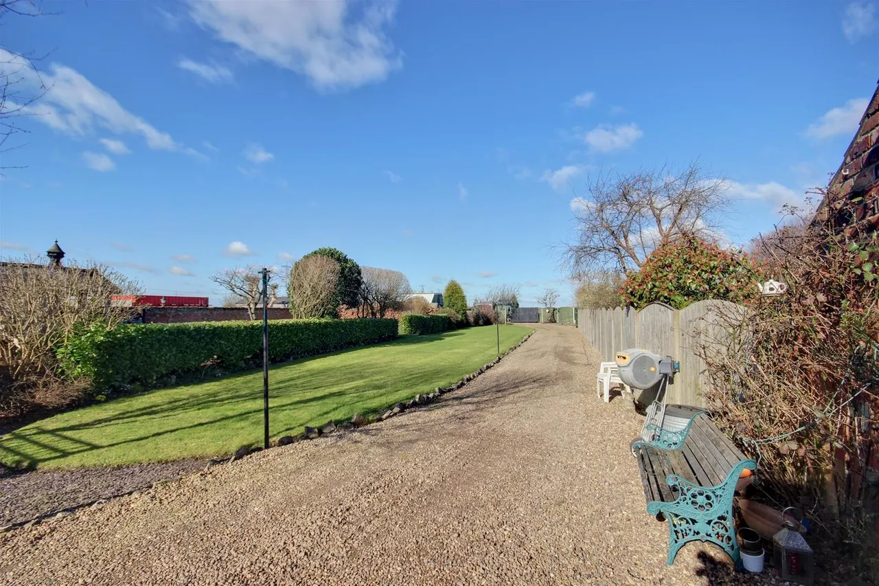 Main Street, Broomfleet, Brough, photo 11