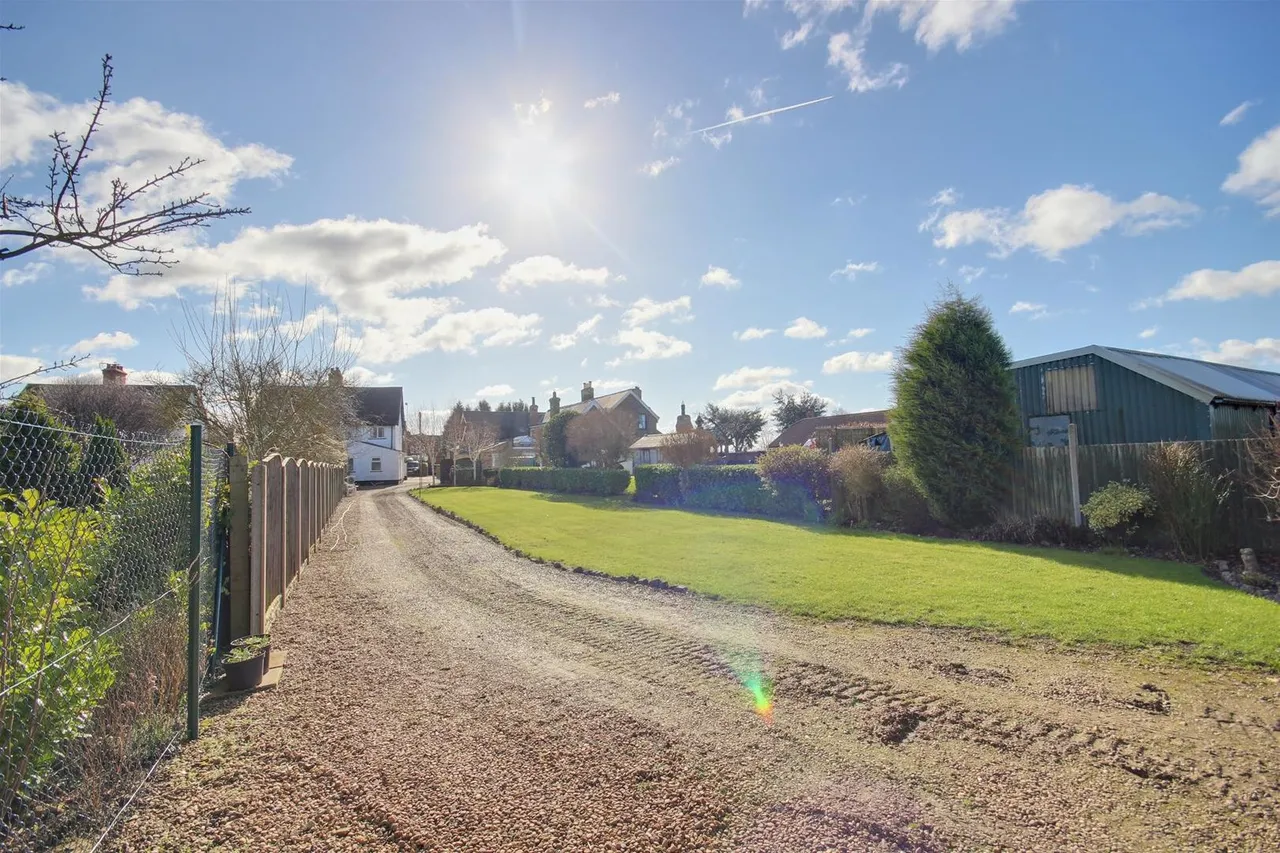 Main Street, Broomfleet, Brough, photo 10