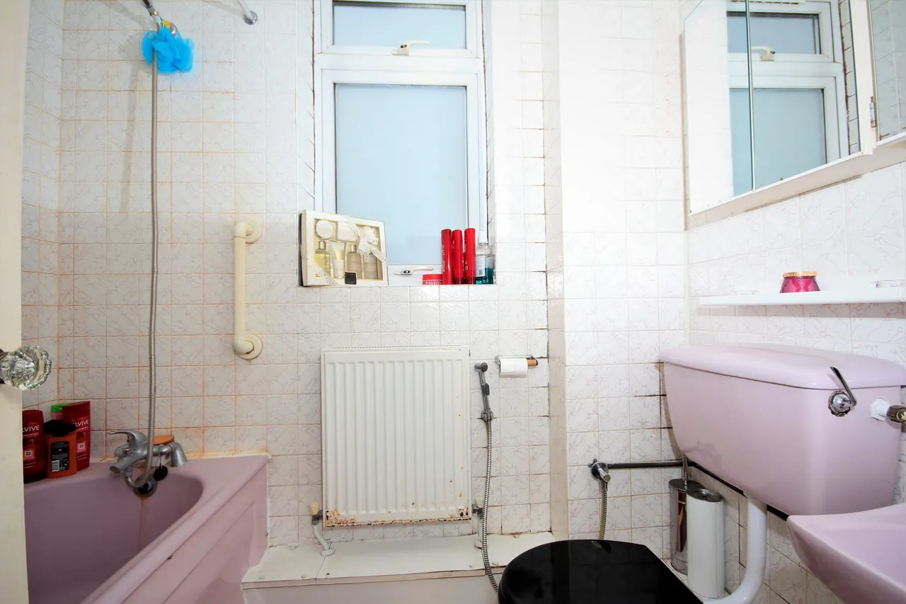 Montgomery Road, Edgware, HA8, photo 5