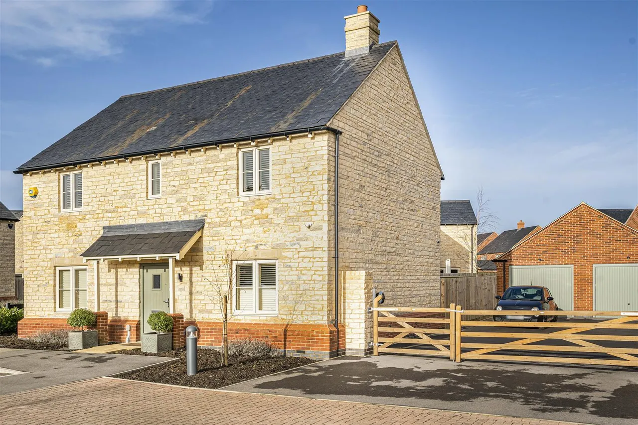 4 bed house for sale, Wetland Drive, Launton