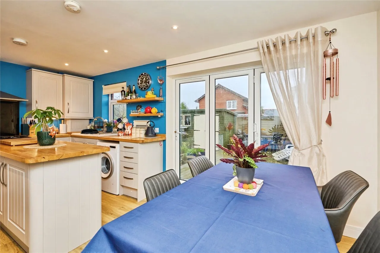 Ranelagh Road, Lake, PO36, photo 4