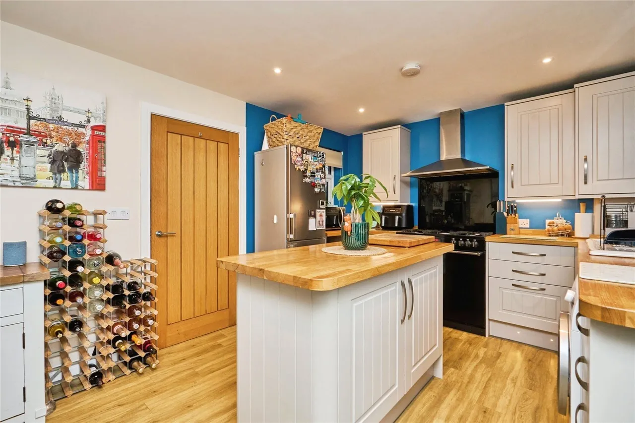Ranelagh Road, Lake, PO36, photo 5