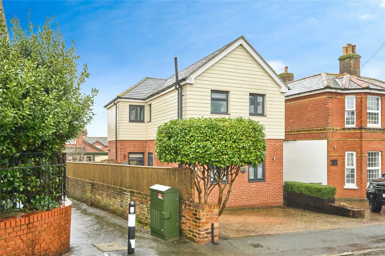 Ranelagh Road, Lake, PO36, photo 17