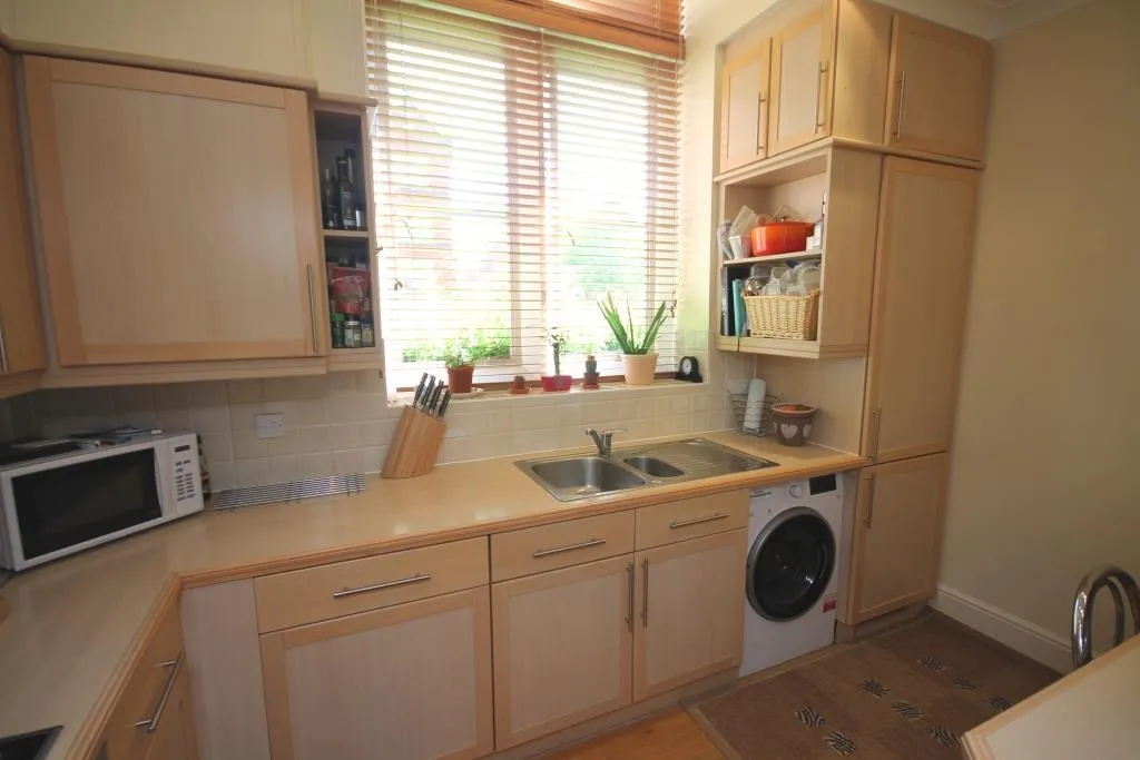 Lavender Close, Leatherhead, KT22, photo 5