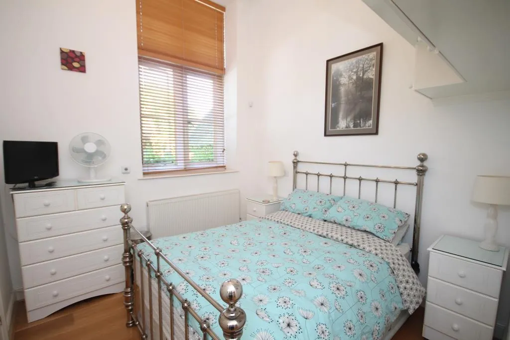 Lavender Close, Leatherhead, KT22, photo 6