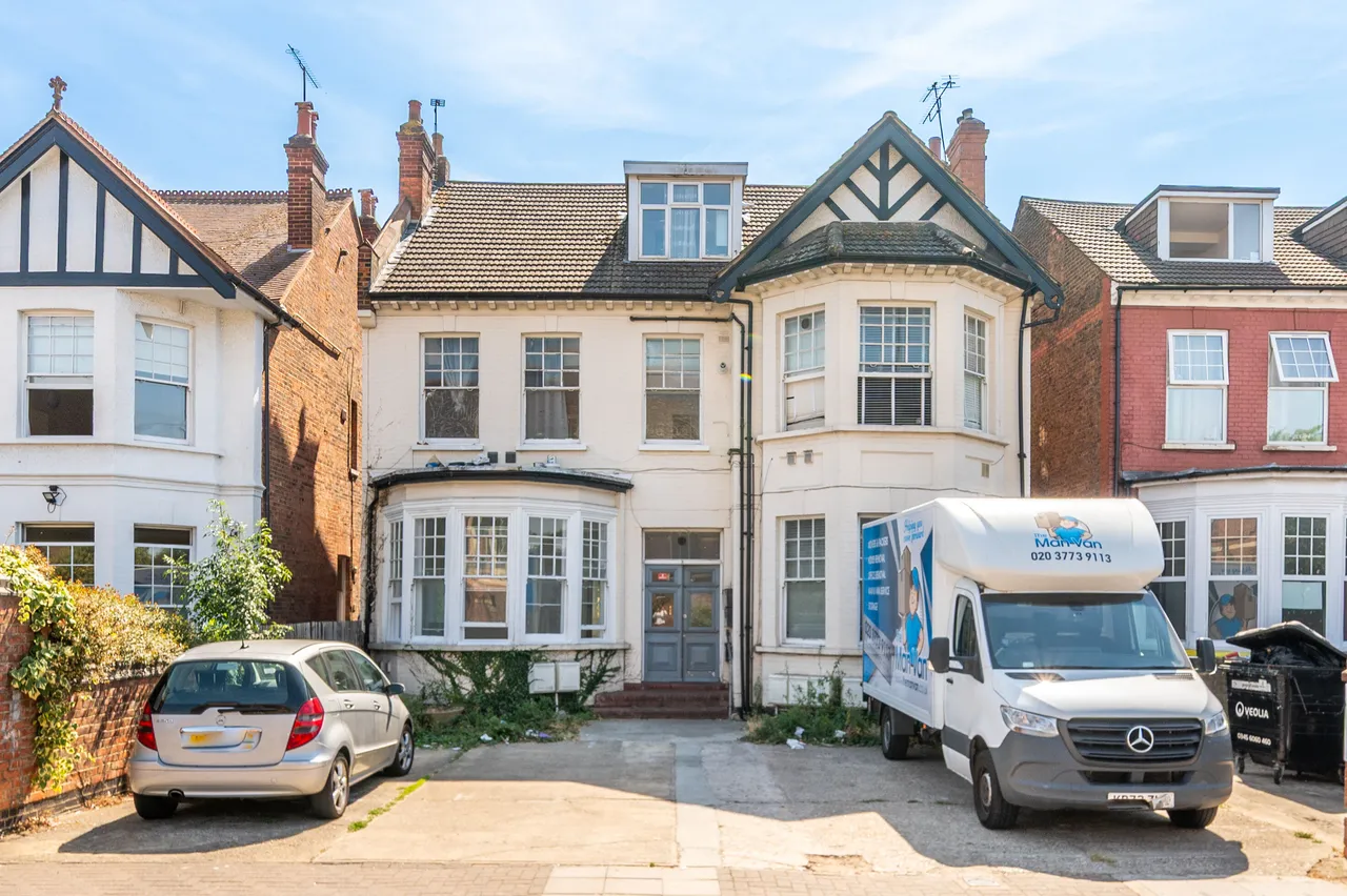 3c Dollis Hill Lane, London, photo 2