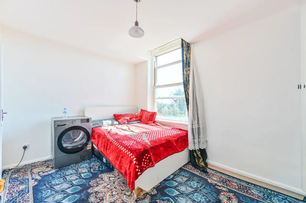 3c Dollis Hill Lane, London, photo 3