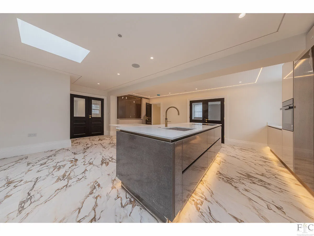 Stoughton Drive South, Leicester, LE2, photo 8
