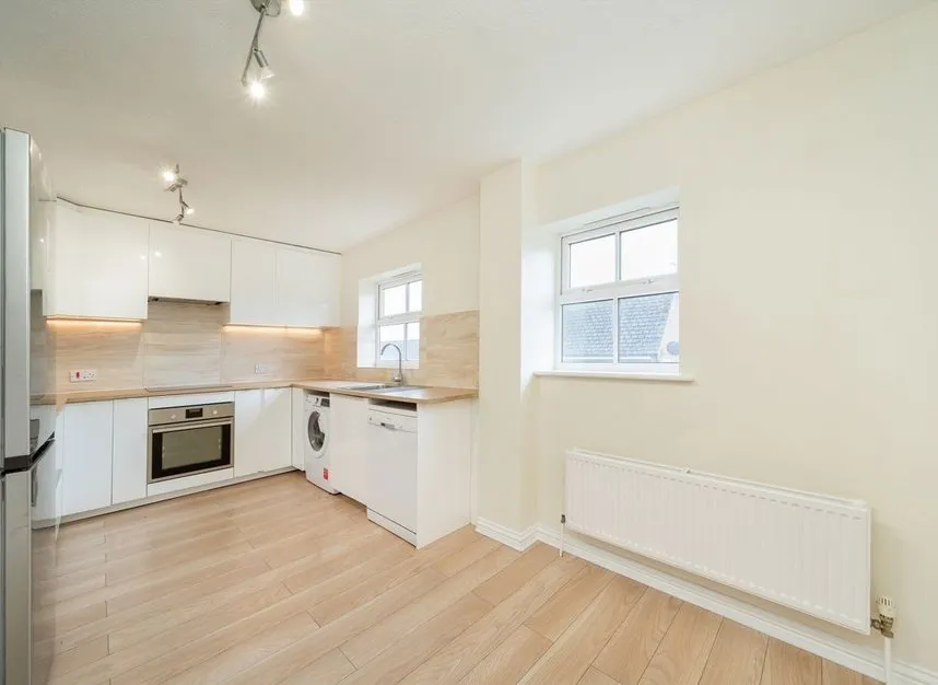 Highgrove Close, New Southgate, N11, photo 3