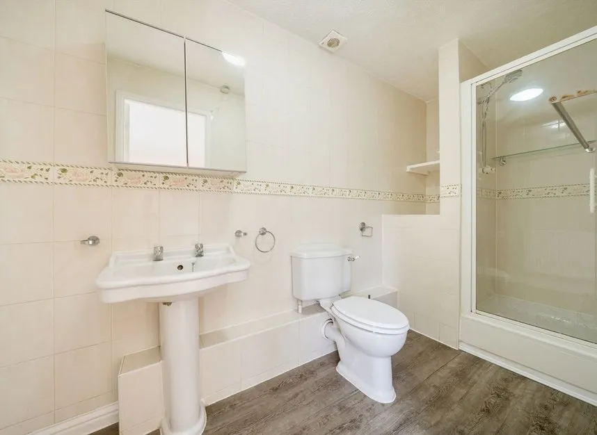 Highgrove Close, New Southgate, N11, photo 8