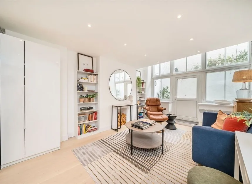Southampton Row, Bloomsbury, WC1B, photo 3