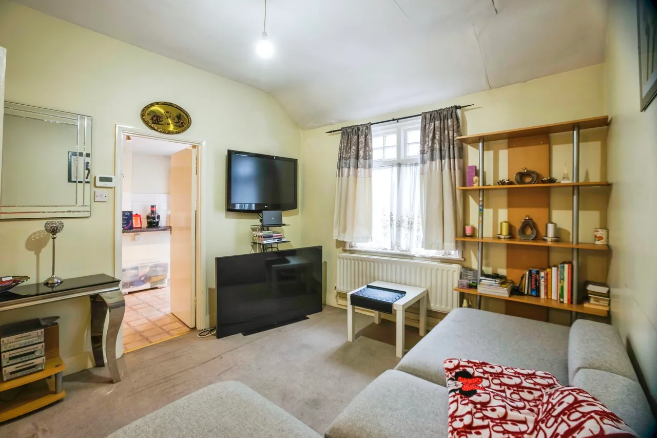 2 bed flat for sale, Godstone Road, Kenley, CR8