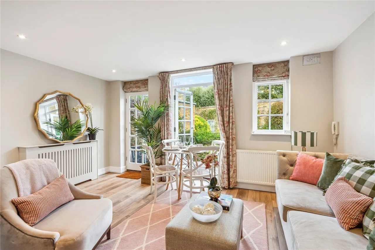 1 bed house for sale, Hepburn Mews, London, SW11