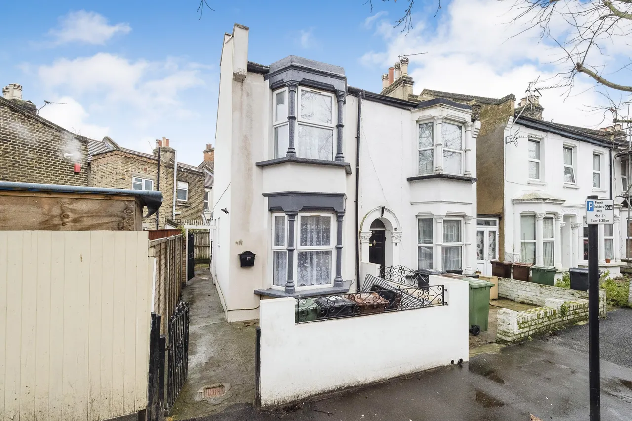 2 bed house for sale — Buckland Road, London, E10