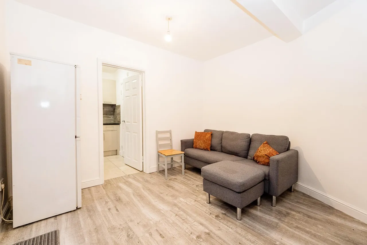Buckland Road, London, E10, photo 12