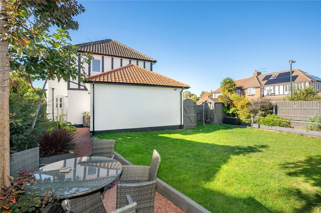 Short Way, Twickenham, TW2, photo 4
