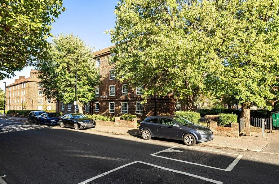 1 bed flat for sale, Barville Close, London, SE4