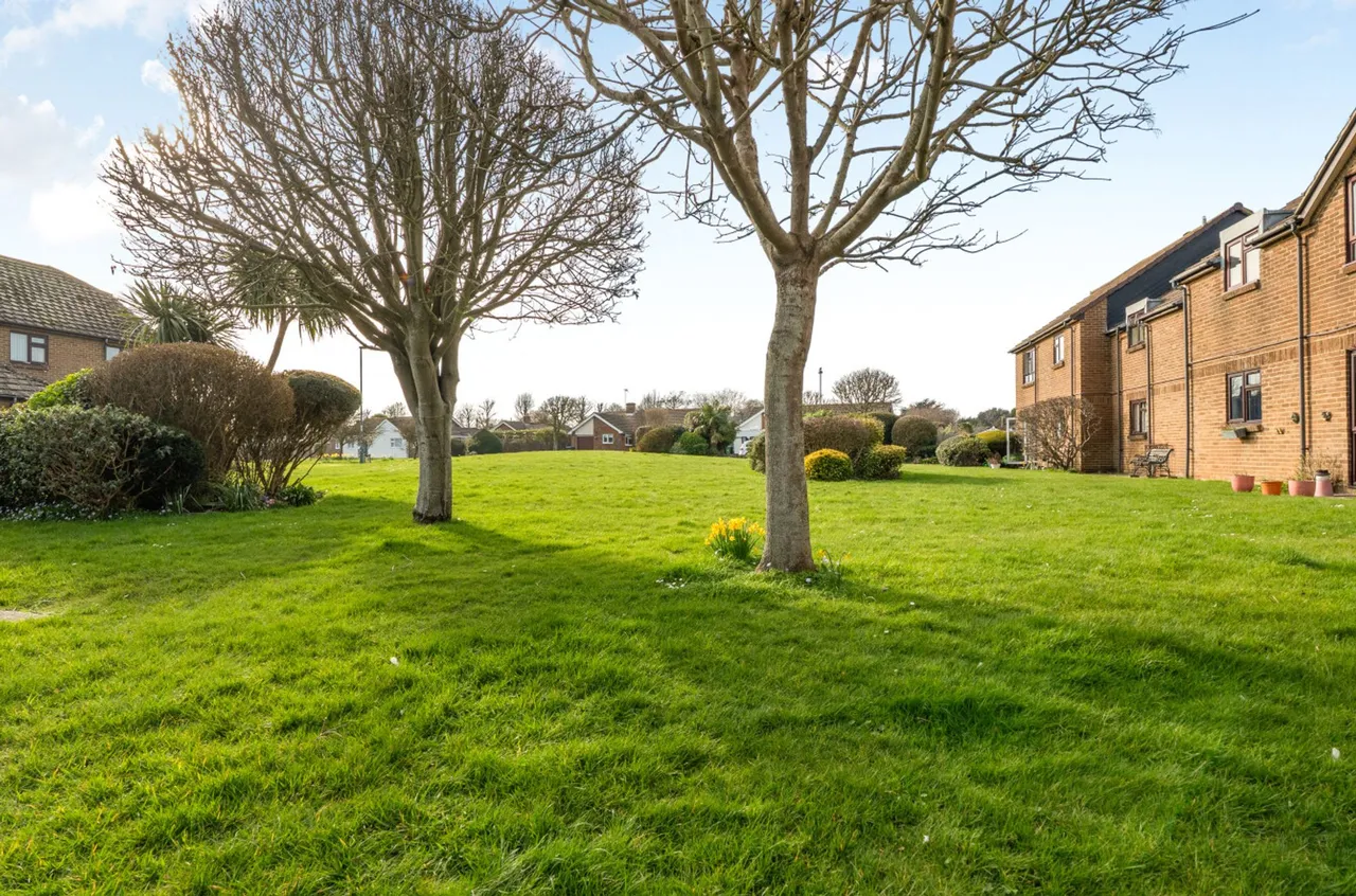 Kingfisher Court, Middleton On Sea, PO22, photo 18