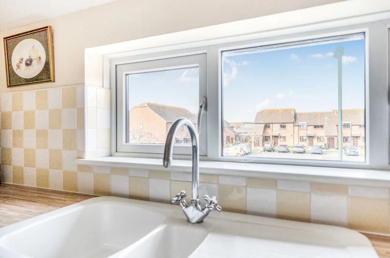 Kingfisher Court, Middleton On Sea, PO22, photo 8