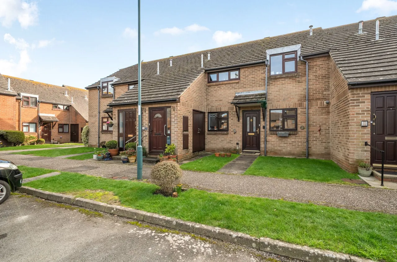 2 bed property for sale, Kingfisher Court, Middleton On Sea, PO22