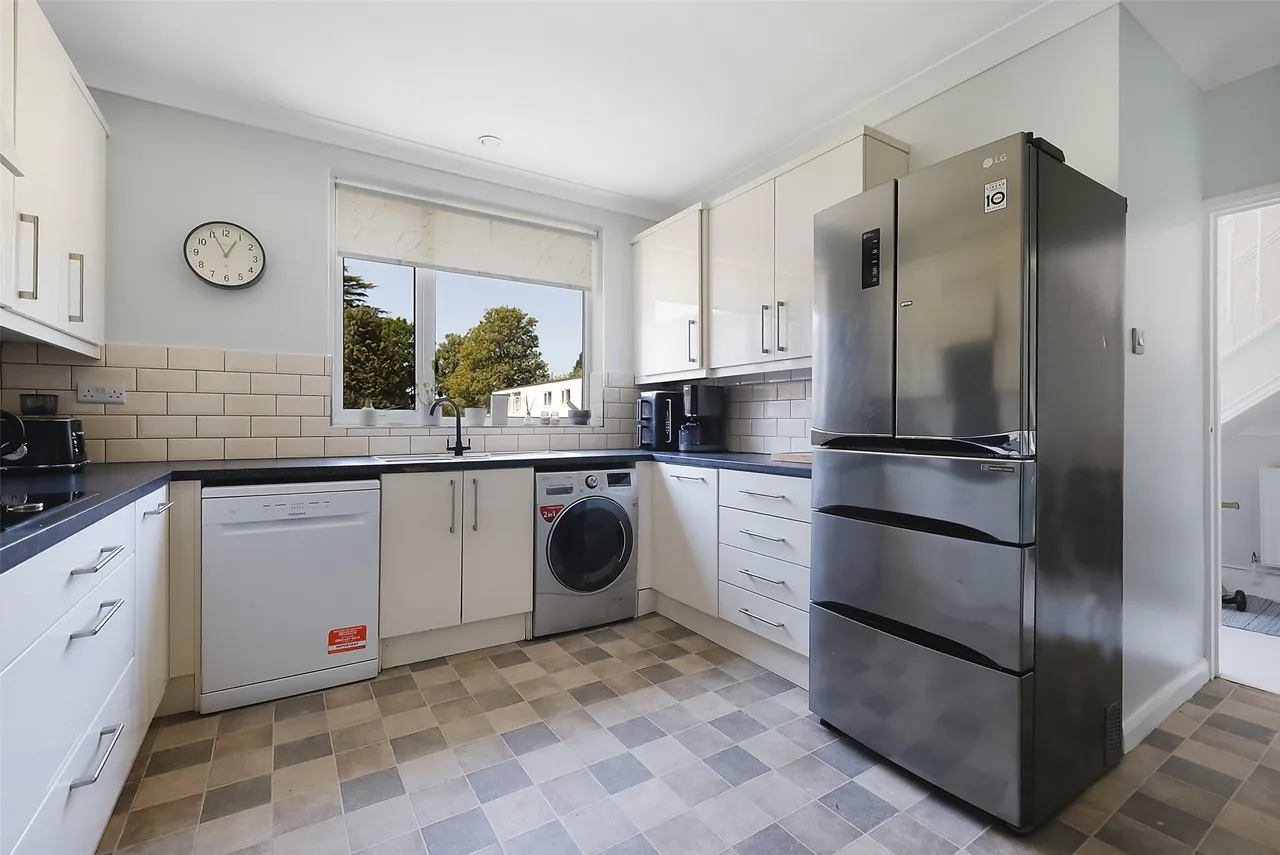 Conifer Close, Reigate, RH2, photo 11