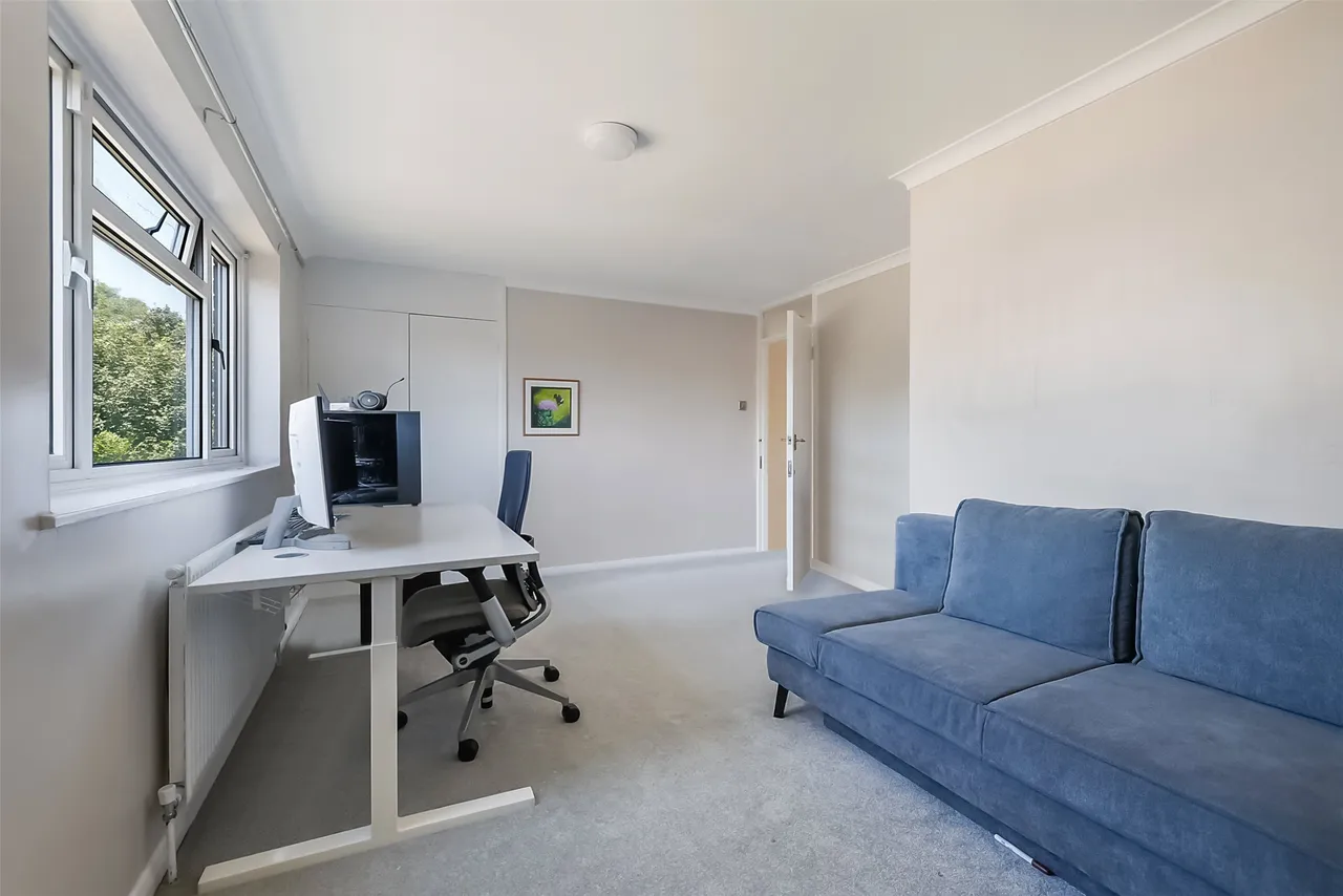 Conifer Close, Reigate, RH2, photo 8