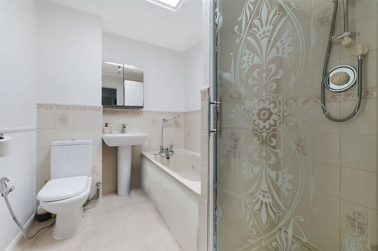 Conifer Close, Reigate, RH2, photo 6