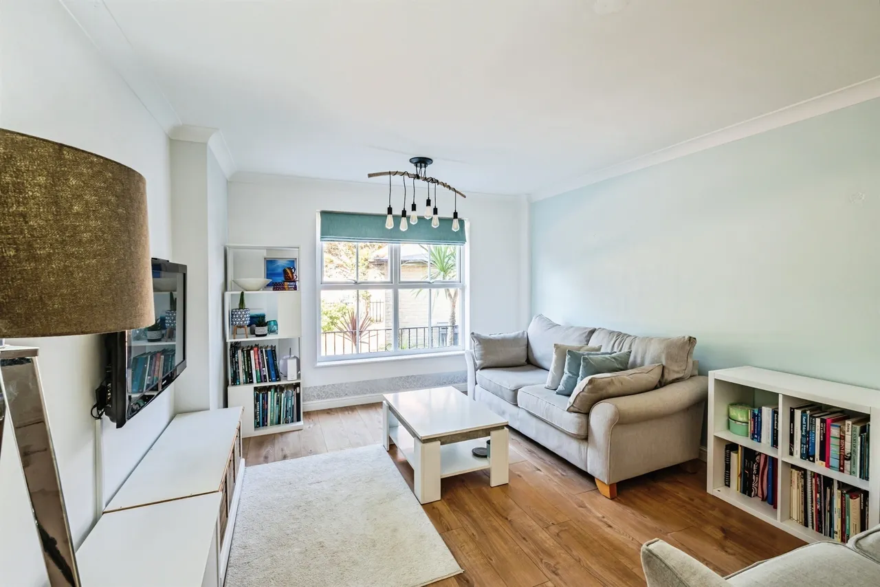 Admiralty Crescent, Eastbourne, photo 2