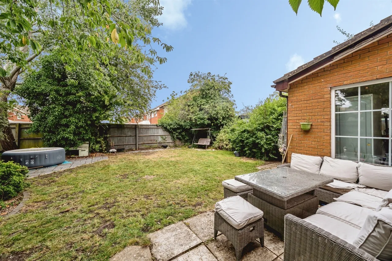 Evans Close, Stoke Grange, HP21, photo 14