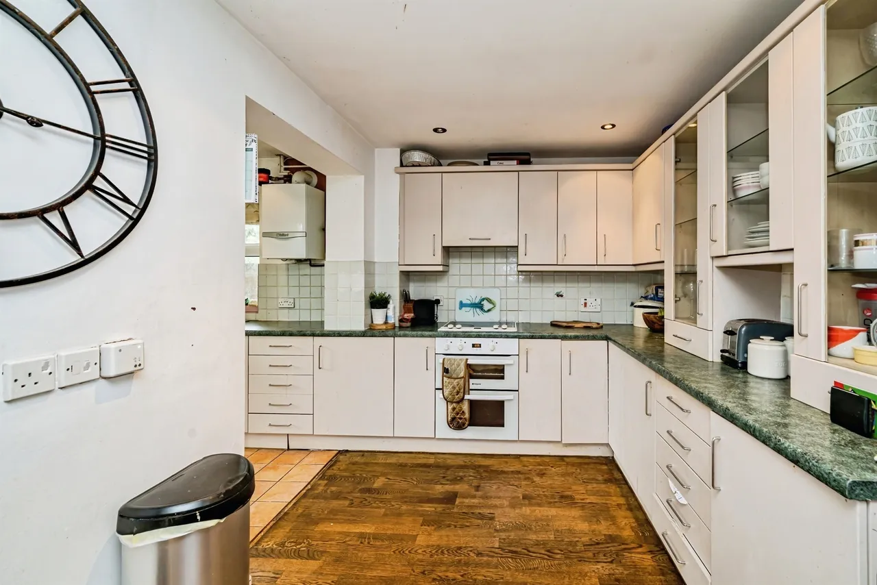 Evans Close, Stoke Grange, HP21, photo 5
