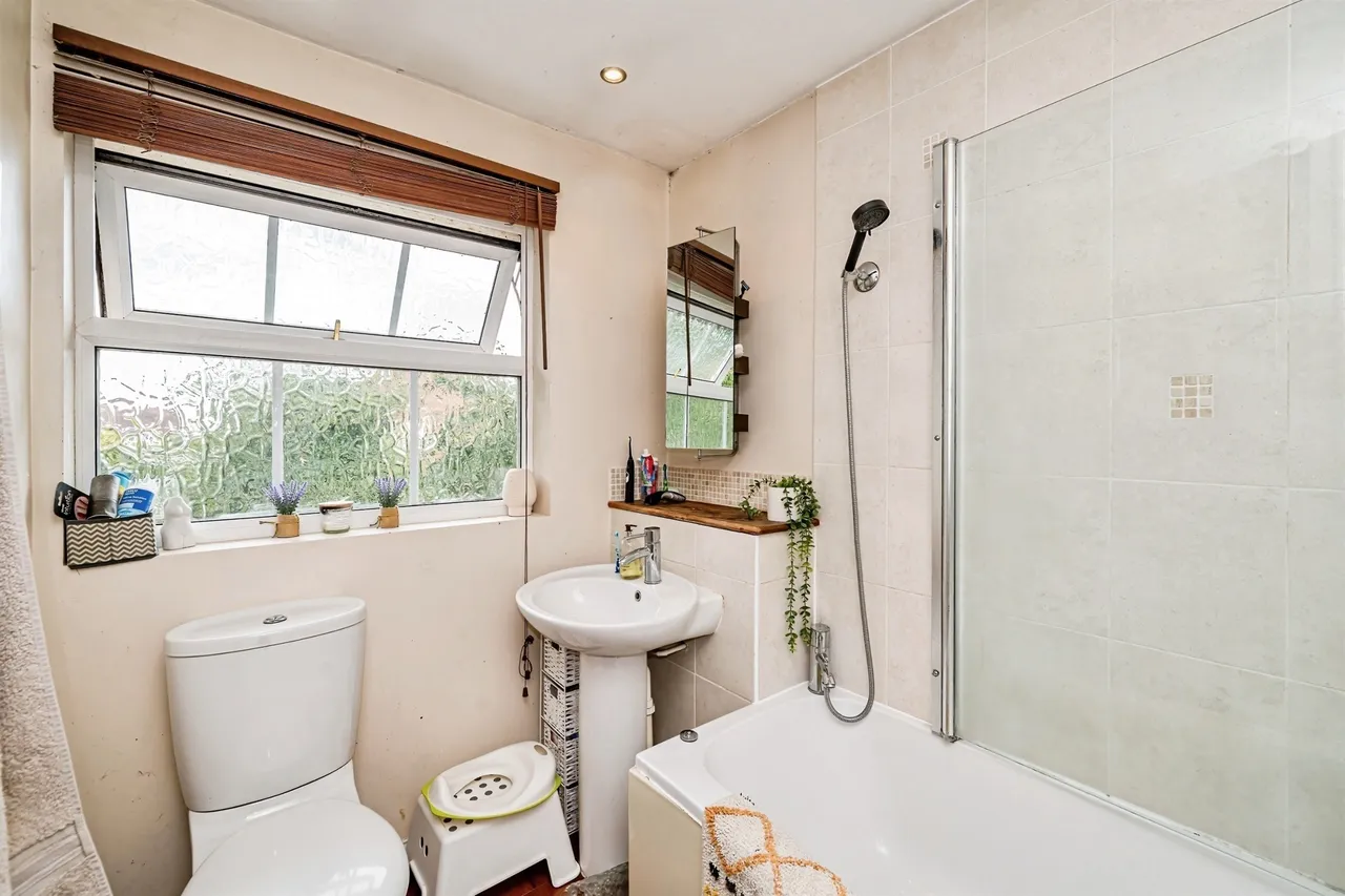 Evans Close, Stoke Grange, HP21, photo 8