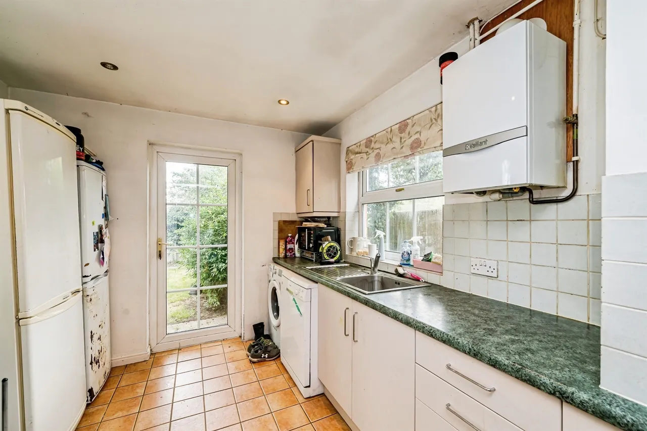 Evans Close, Stoke Grange, HP21, photo 6
