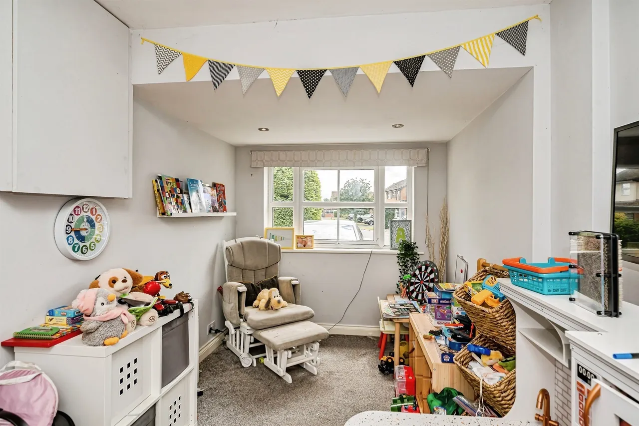 Evans Close, Stoke Grange, HP21, photo 10
