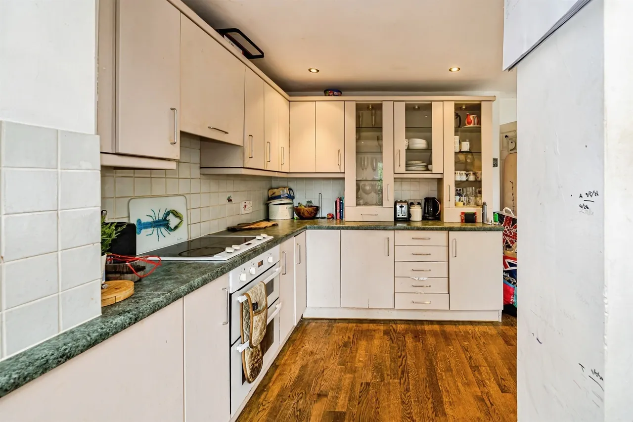 Evans Close, Stoke Grange, HP21, photo 4