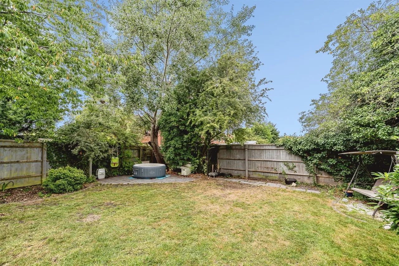Evans Close, Stoke Grange, HP21, photo 12