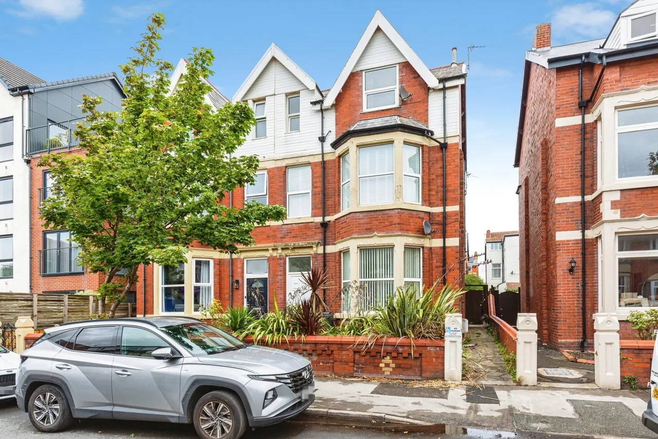 1 bed flat for sale, Orchard Road, Lytham St. Annes, FY8